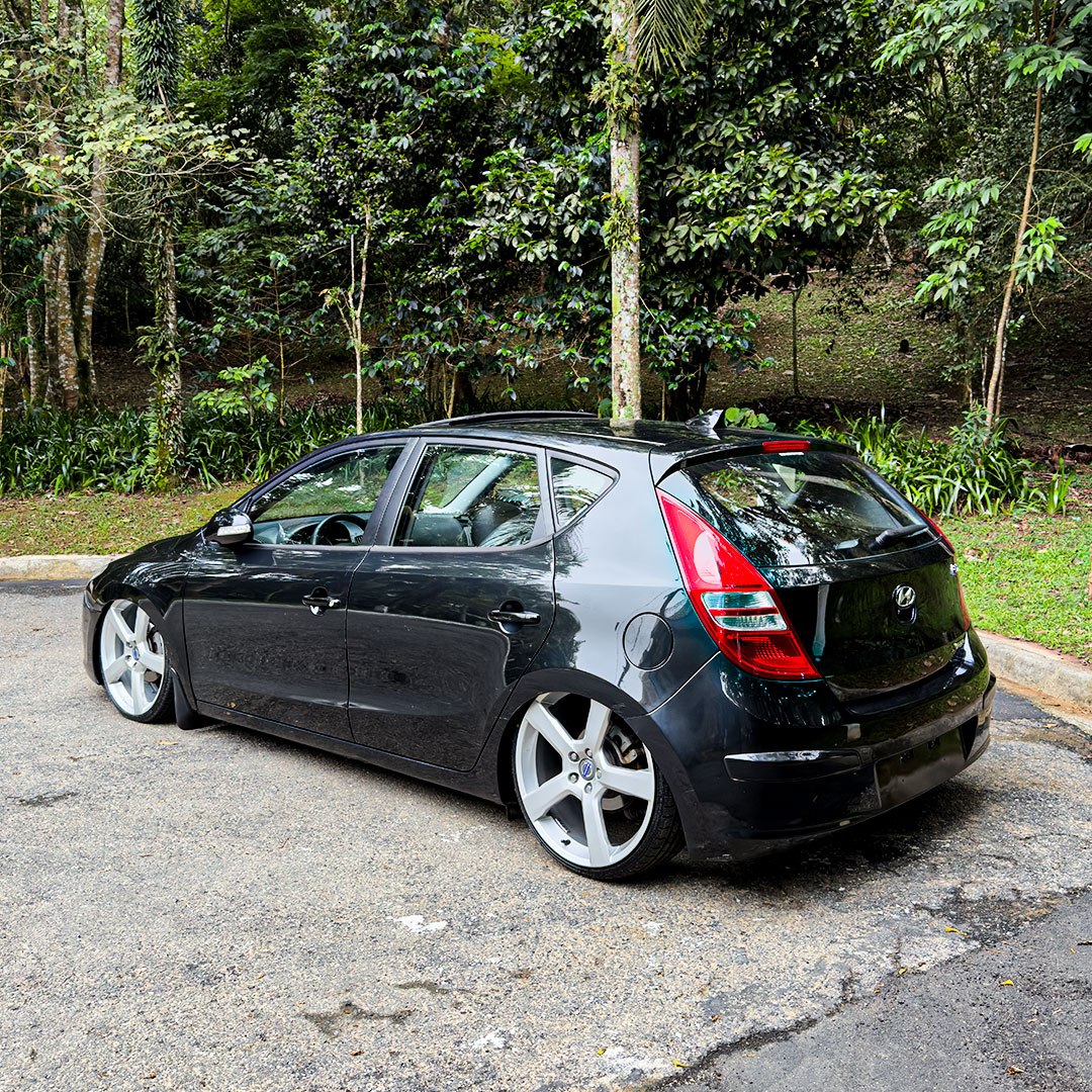 105ª - HYUNDAI i30 -  ARO 20' de VOLVO